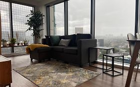 Luxury 2 Bedroom En-Suite Apartment Balcony Views