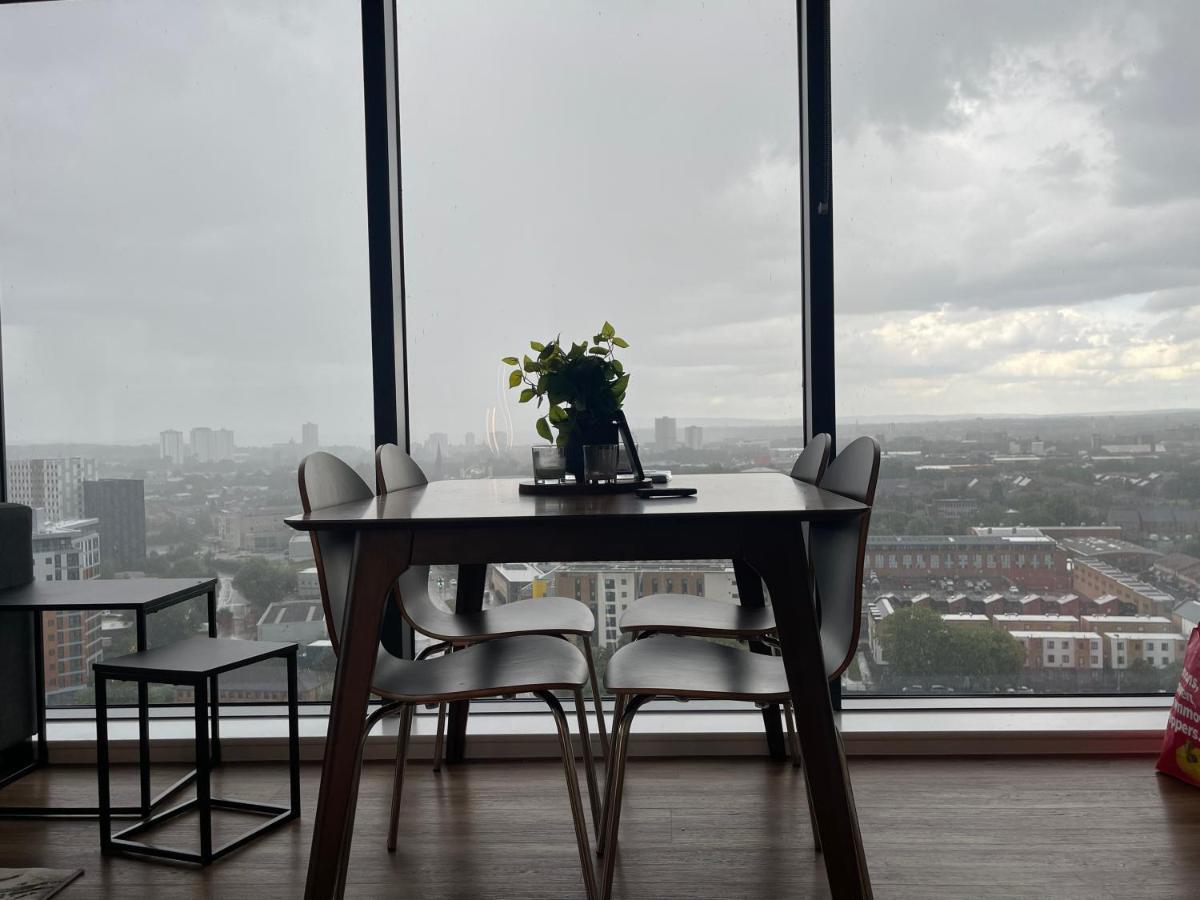 Luxury 2 Bedroom En-Suite Apartment Balcony Views Manchester Exterior photo