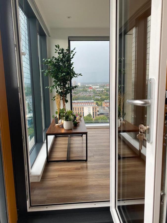 Luxury 2 Bedroom En-Suite Apartment Balcony Views Manchester Exterior photo