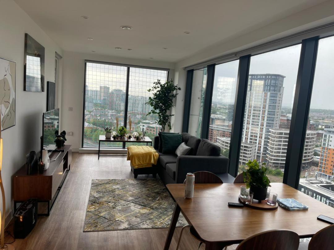 Luxury 2 Bedroom En-Suite Apartment Balcony Views Manchester Exterior photo